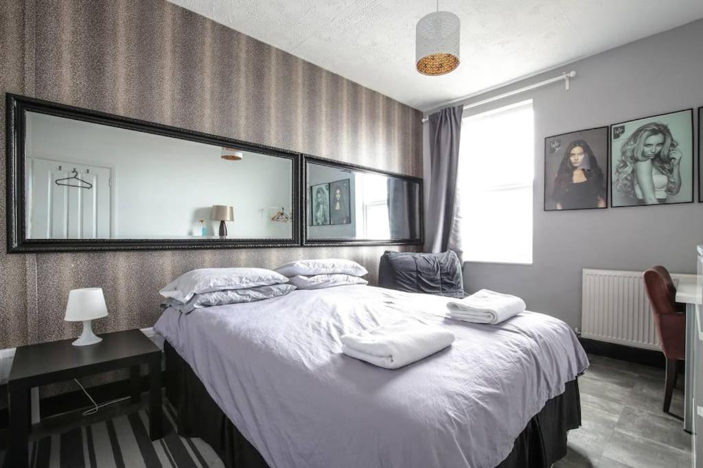 Large Modern Apartment With Garden Sleeps 10 Guests Лондон Екстериор снимка