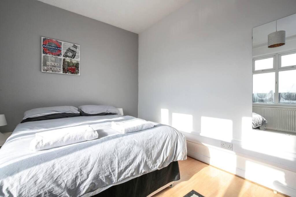 Large Modern Apartment With Garden Sleeps 10 Guests Лондон Екстериор снимка
